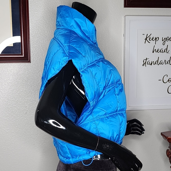 Calvin Klein Cropped Mock-Neck Puffer Vest - Picture 8 of 16